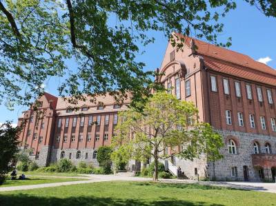 Bhring-Oberschule (heute Primo-Levi-Gymnasium), erbaut
1908-1910 von C.J. Bhring, Foto Dr. Kersten Schulz