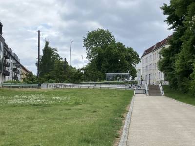 Neuer barrierearmer Zugang von der Berliner Allee aus